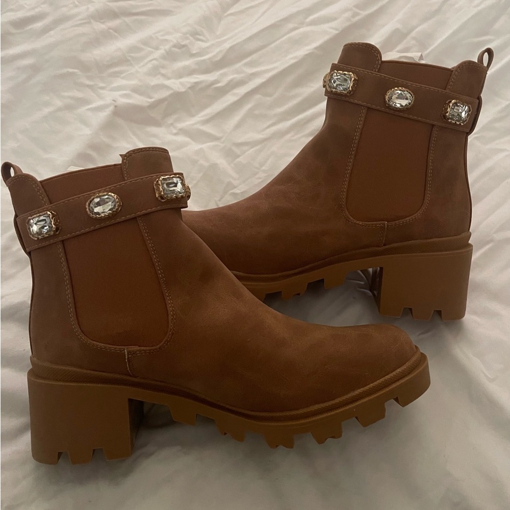 Mata Boots-Ankle.  Size 9..never worn